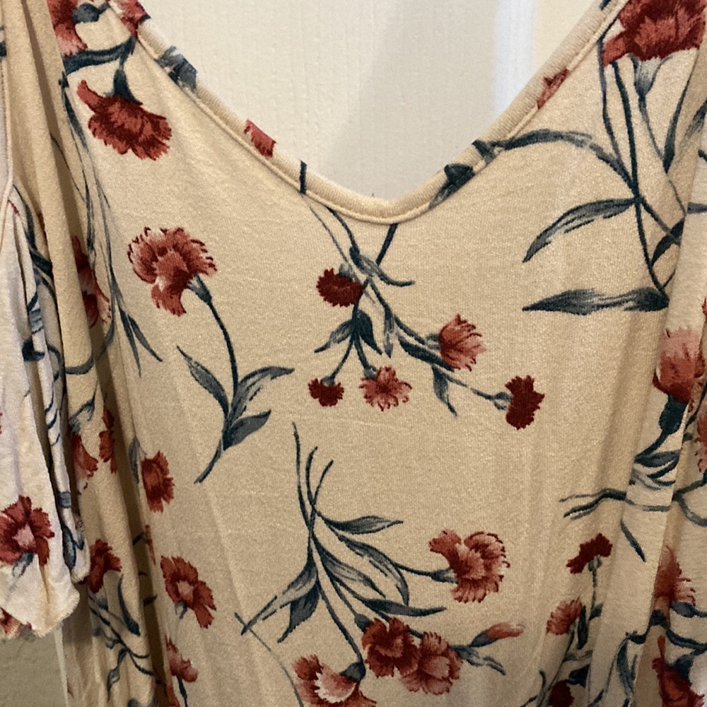 Floral Top - Picture 4 of 6